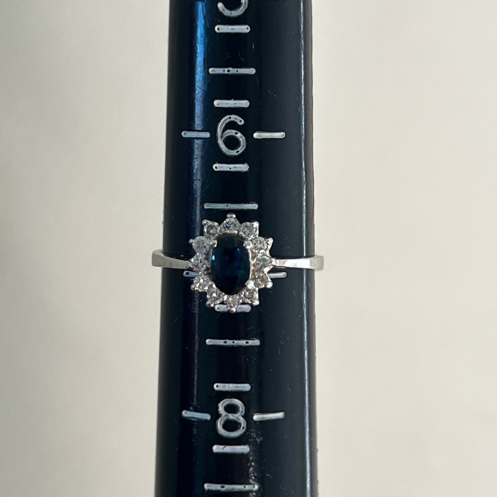14k gold Natural Blue Sapphire ring surrounded with diamonds - Picture 4 of 5